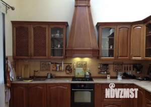 Дом 305м², 3-этажный, на длительный срок,