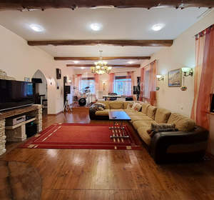 Дом 430м², 3-этажный, участок 35 сот.