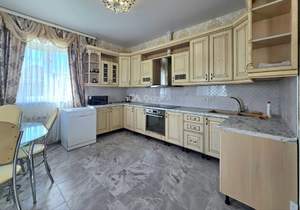 Дом 400м², 3-этажный, участок 13 сот.  