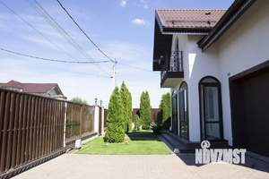 Дом 240м², 2-этажный, участок 10 сот.  