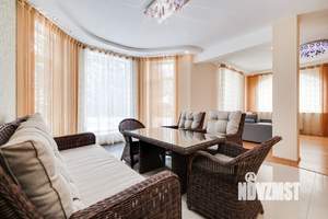 Коттедж 310м², 3-этажный, участок 40 сот.  