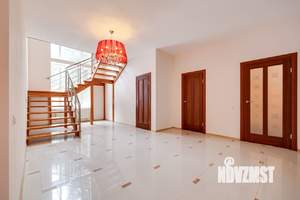 Коттедж 310м², 3-этажный, участок 40 сот.  