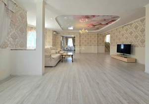 Дом 400м², 3-этажный, участок 13 сот.  