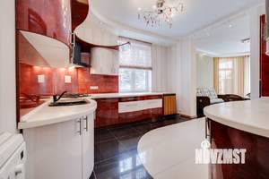 Коттедж 310м², 3-этажный, участок 40 сот.  