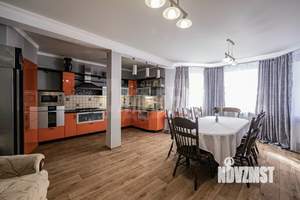 Дом 228м², 2-этажный, участок 15 сот.  