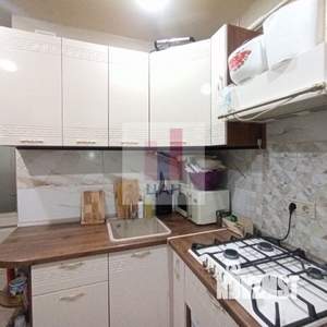 2-к квартира, вторичка, 42м2, 1/5 этаж